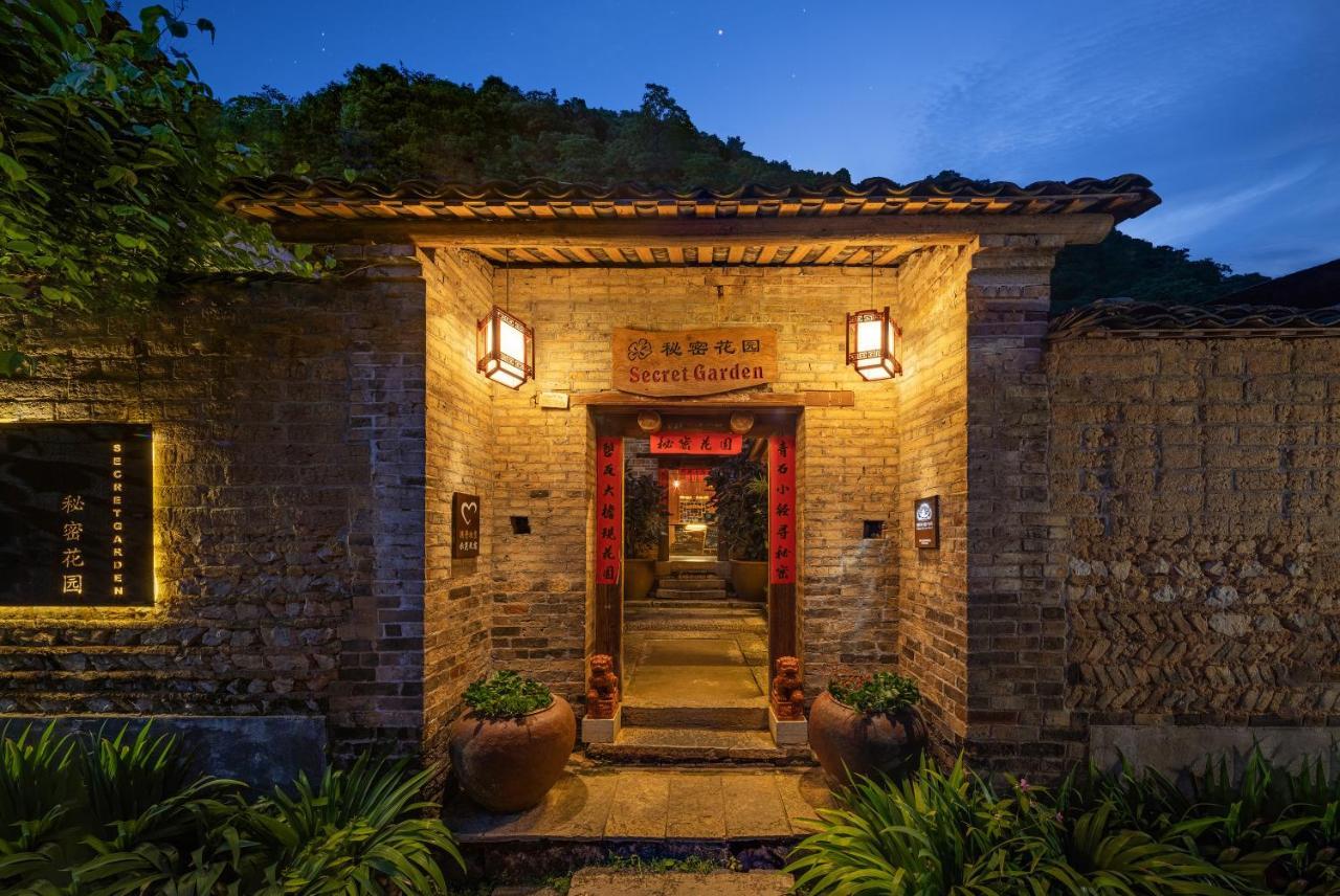 Гостевой дом Yangshuo Secret Garden Экстерьер фото